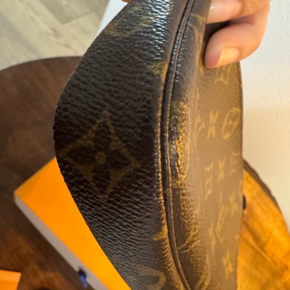 Louis Vuitton Brown Monogram Bag with Gold Chain - Picture 5 of 13